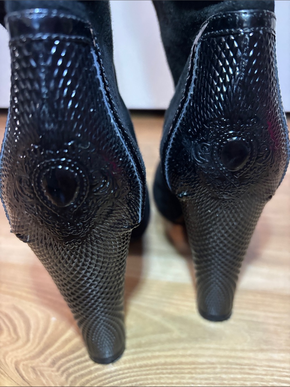 🖤 Elie Tahari Mixed-Media Suede & Reptile Embossed Leather Boots-size 39🖤